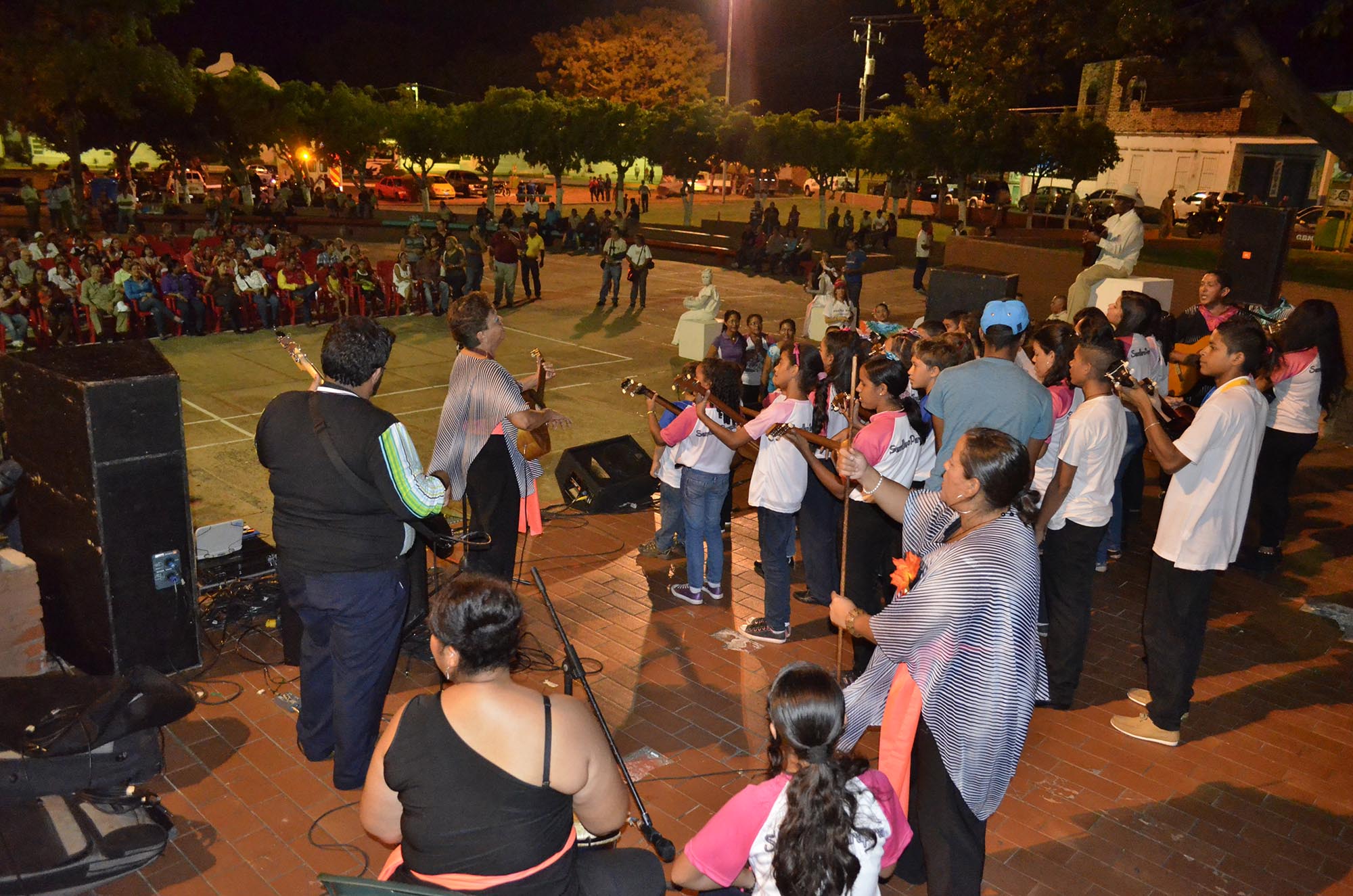 Con orgullo Mariita Ramírez y su Semillero de la Fundación Parapara interpretaron los temas del juglar